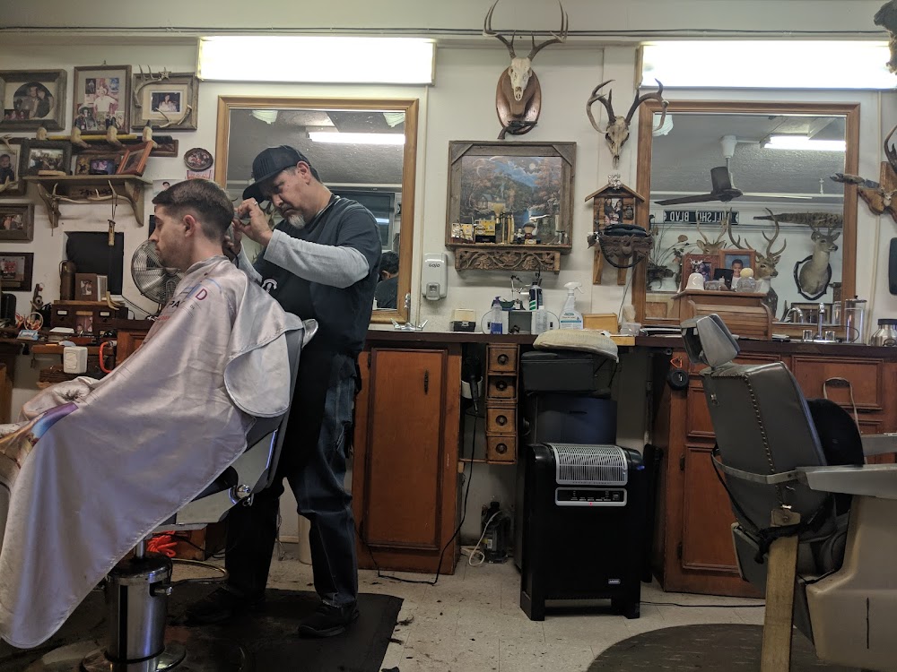Studewood’s Barber Shop